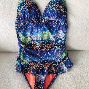 Stunning 1-piece lined flirty Skirt Bathing Suit